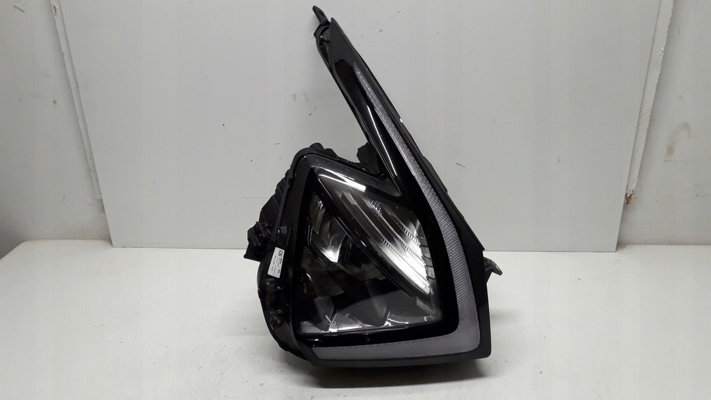 фото №1, Kia sportage 5 v 21- лампа правая перед 92102r2000