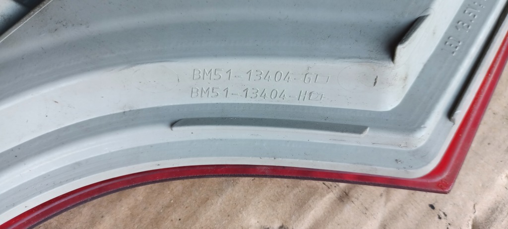 Focus mk3 универсал лампа правый задний  w крыло led bm51-13404-g led Недорого