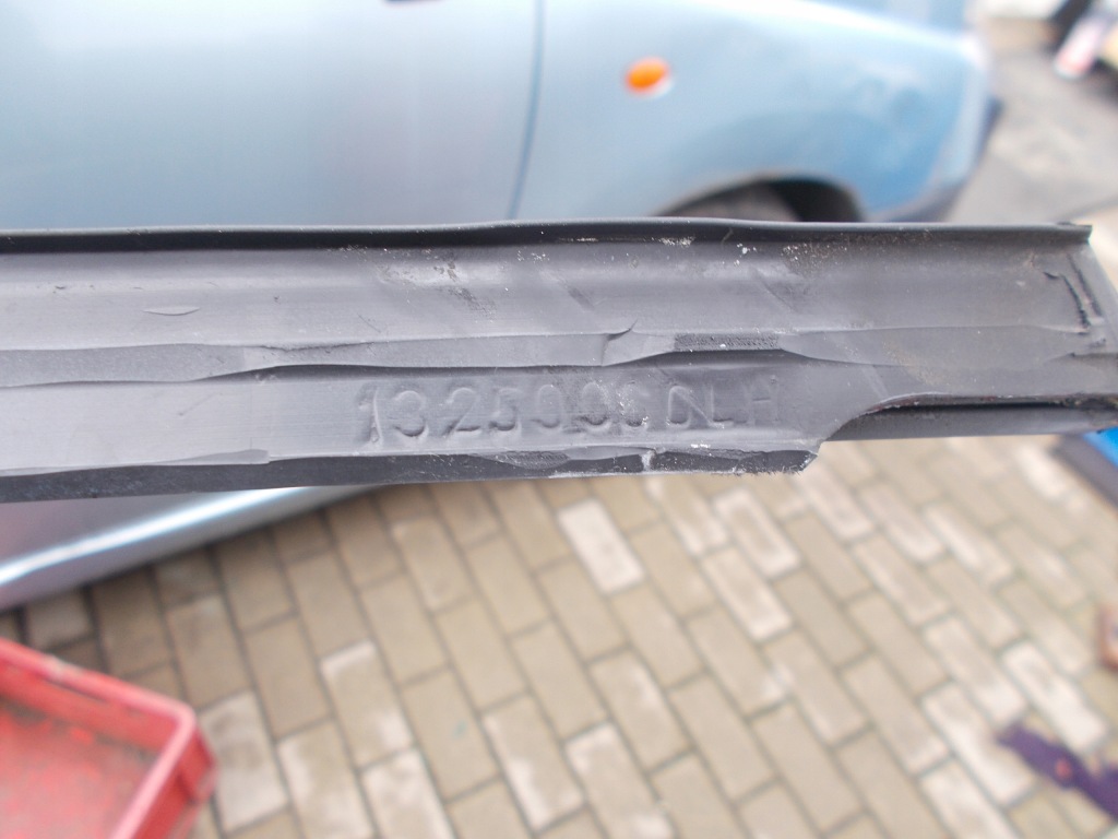 фото №10, Молдинг уплотнитель дверь левая перед opel zafira c