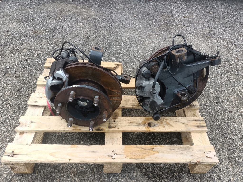 фото №1, Поворотний кулак ліва перед iveco daily 11- 35c