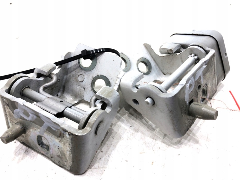 фото №1, Обмежувач двері задня правий citroen c3 picasso 1.2 thp 110km 15-22