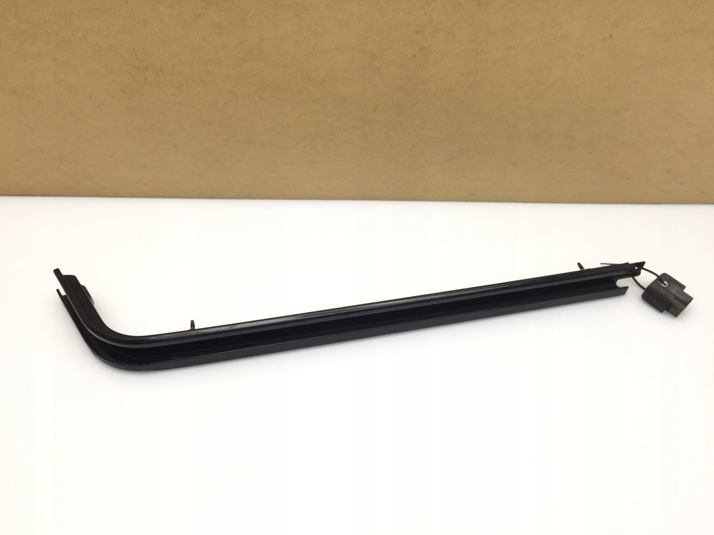 фото №1, Dacia dokker 2012- направляющая дверь раздвижных средняя правая