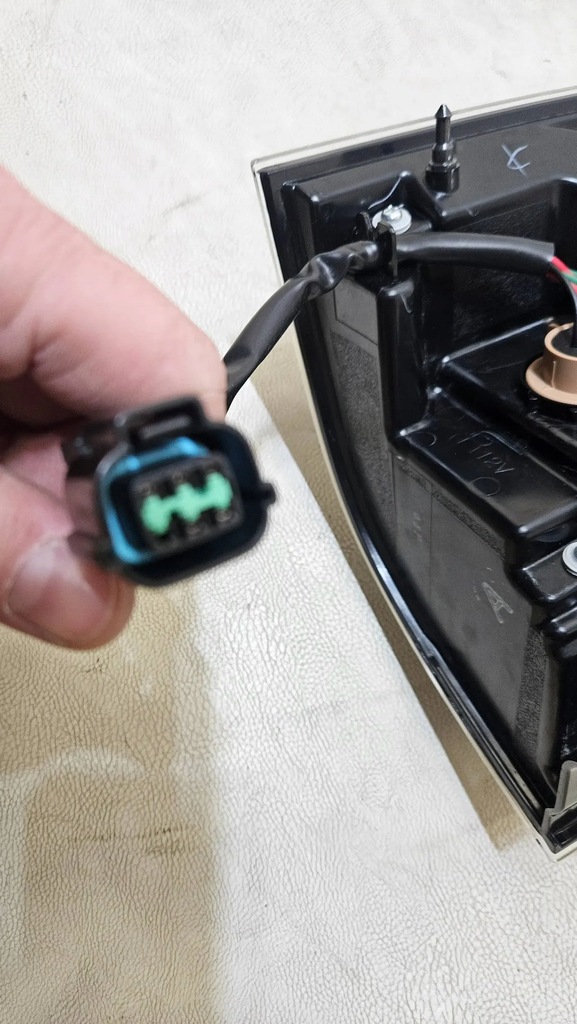 фото №9, Лампа задняя задняя правая mitsubishi pajero 2014 220-87872