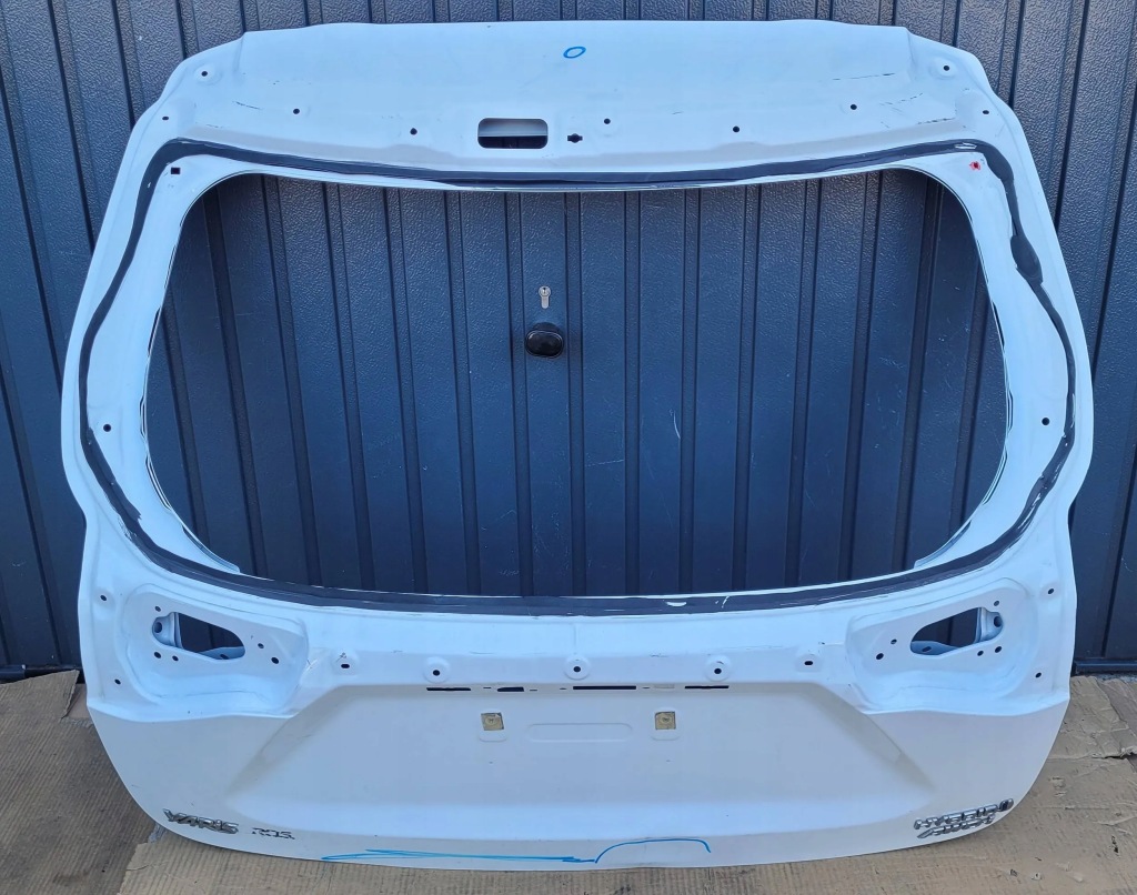 фото №1, Toyota yaris cross 20+ кришка багажника кришка багажника задня задня fv