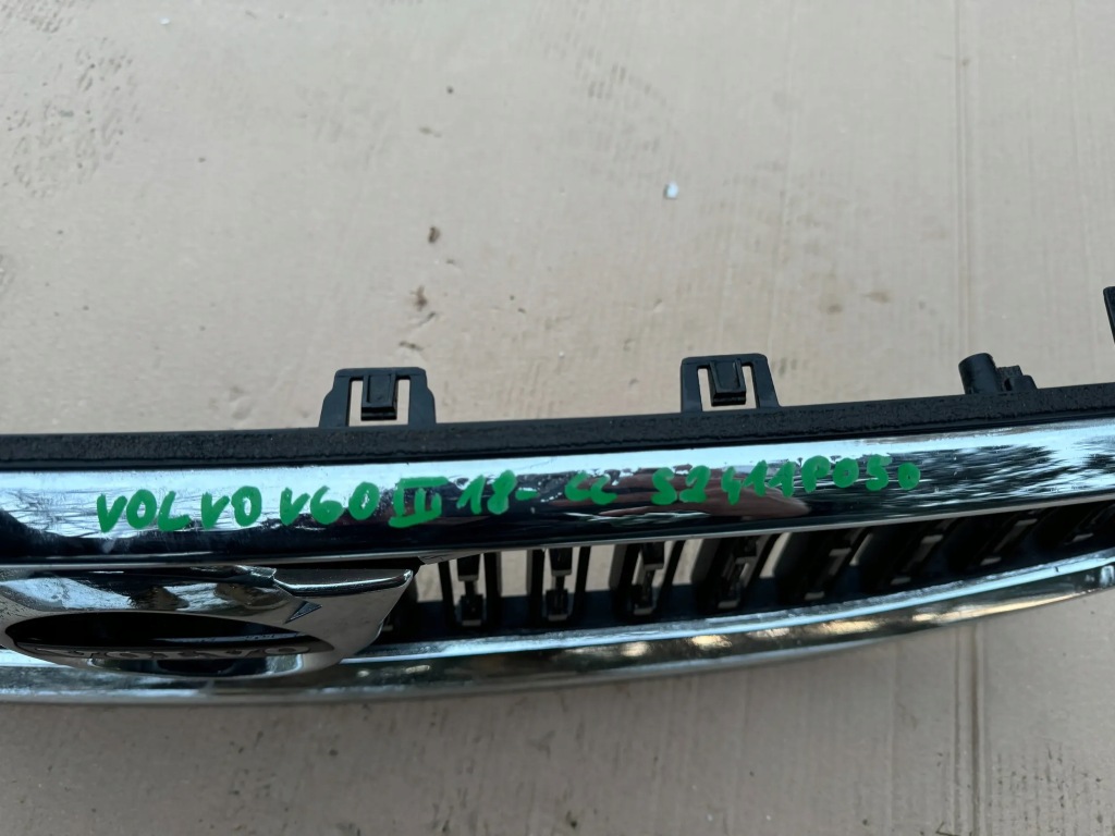 фото №8, Volvo v60 s60 iii 3 cross country cc 18- решітка радіатора решітка радіатора решітка середня верхній