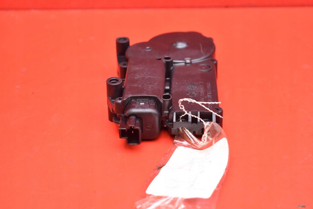 Моторчик регулировки сиденье левый задний  1493880-00-c tesla model y 20- Недорого