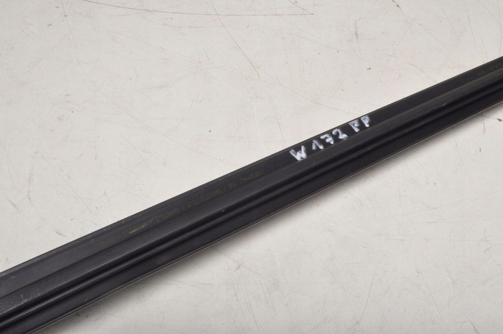 фото №8, Mercedes w172 r172 молдинг стекло подоконная передняя правая a1727200824