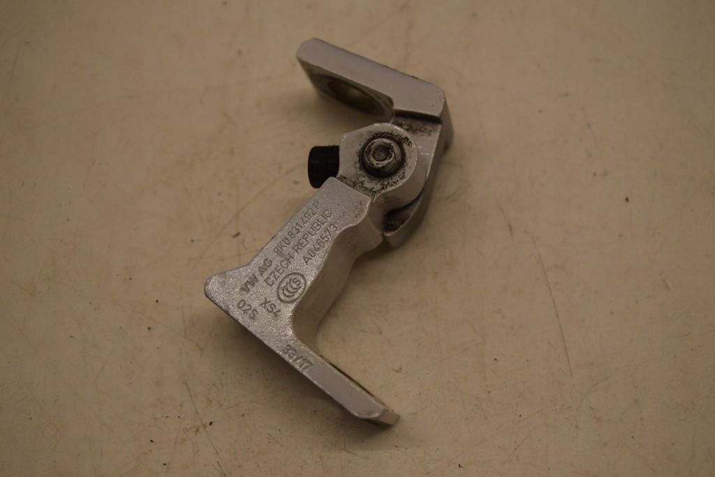 фото №1, Skoda fabia iii петля двері правий перед/зад 8k0831402p