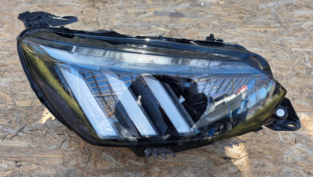 фото №1, Peugeot 2008 ii 2 лампа права передня перед full led