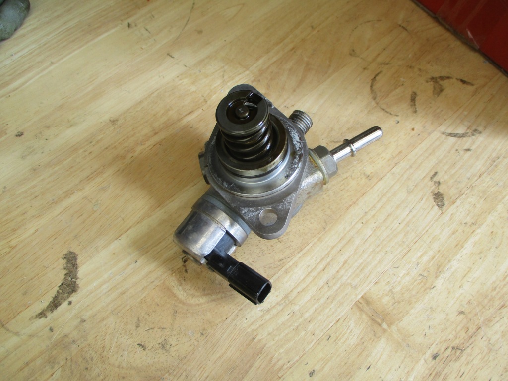 Купити Dacia renault 1.2 tce насос пального 166301888r h8201437992