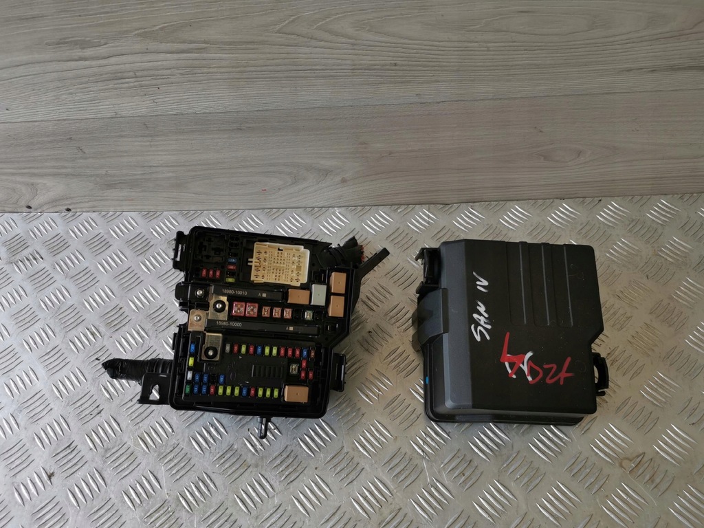 фото №1, Hyundai santa fe iv коробка предохранителей 2.2