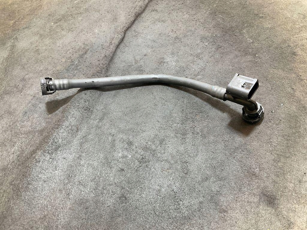 фото №1, Шланг вакуумный bmw 8665235 30982780 2.0l 2020