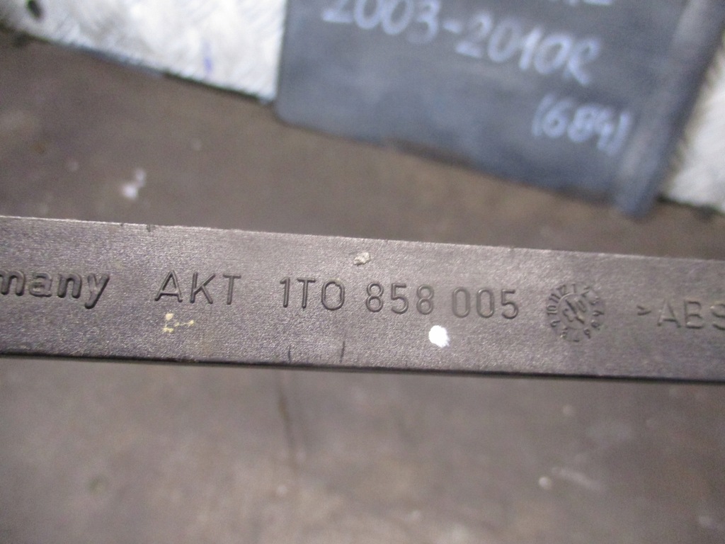 фото №2, Рамка радио vw touran i 03-10r 1t0858005