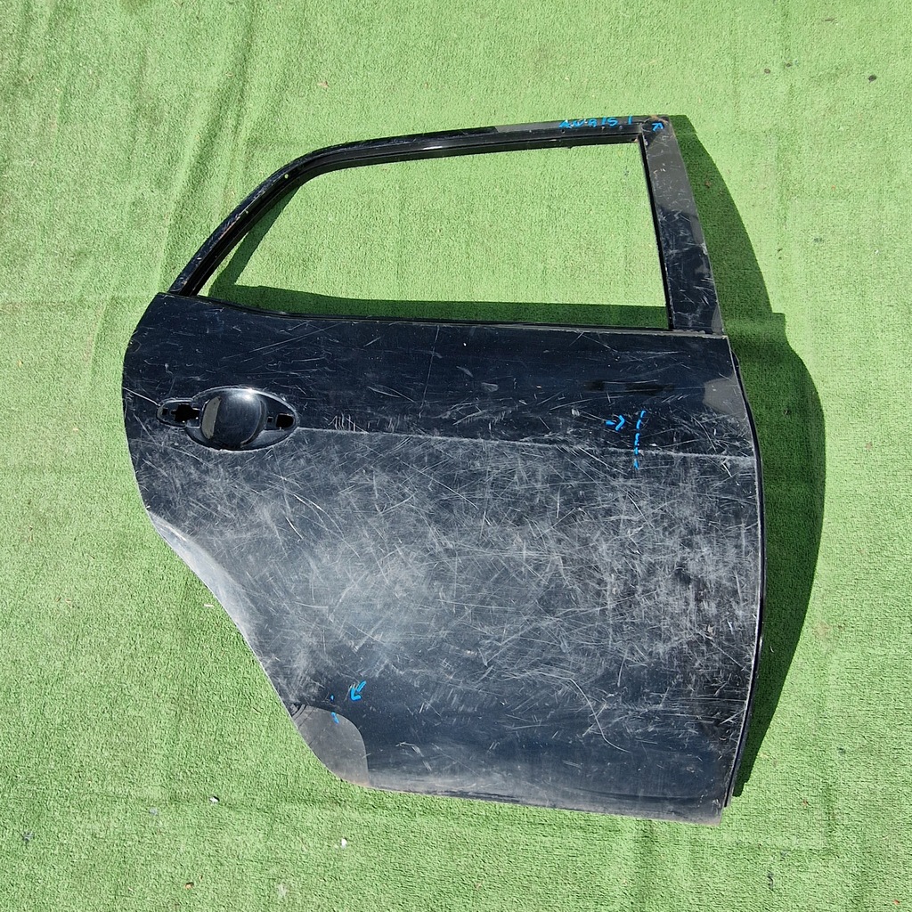 фото №1, Toyota auris 1 двері праве задня