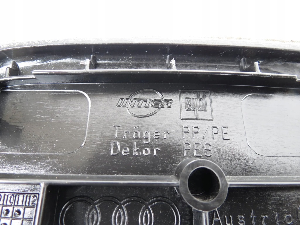 фото №8, Заглушка обшивка обивка багажника правая audi q7 4l