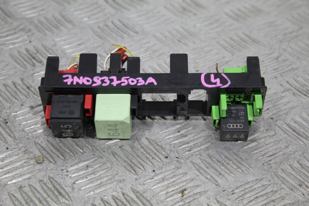 фото №1, Коробка реле 7n0937503a