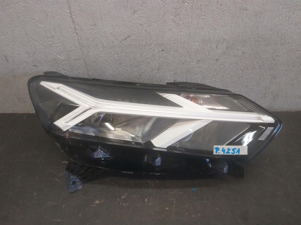 фото №1, Лампа перед правая dacia sandero iii 3 led 20- 260107978r