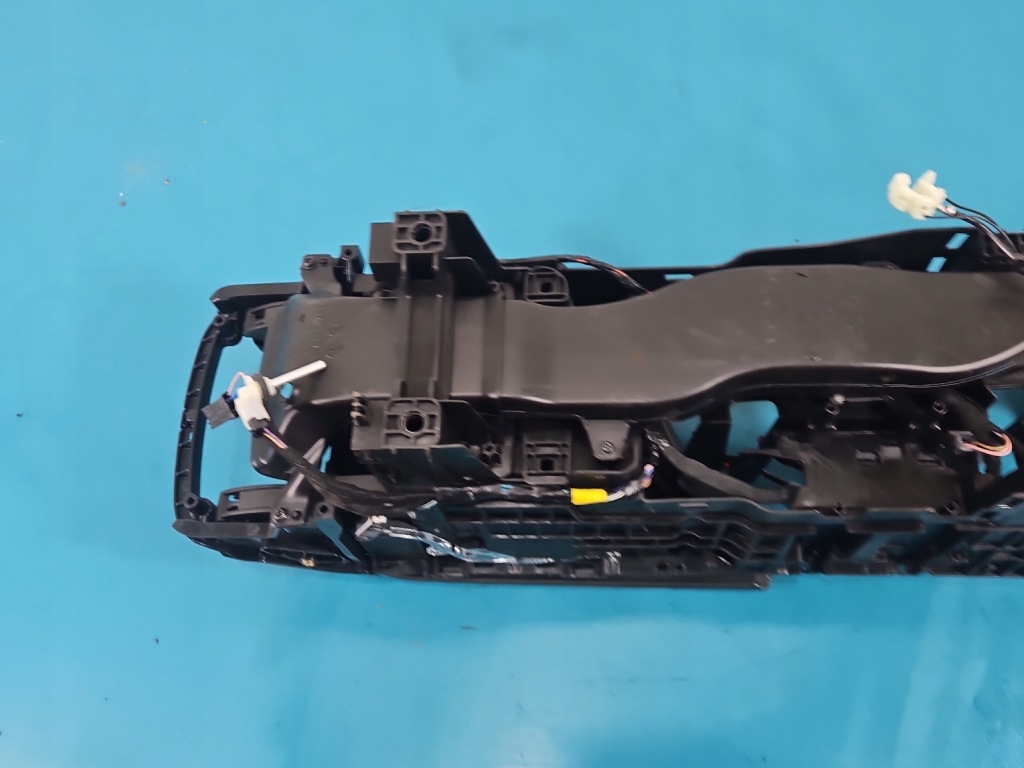 Подлокотник туннель volvo s90 2 16-20 31389613 европа Цена
