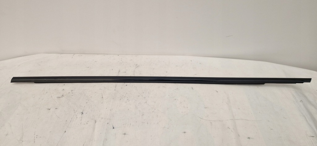 фото №1, Audi q5 80a молдинг ущільнювач скло перед ліва