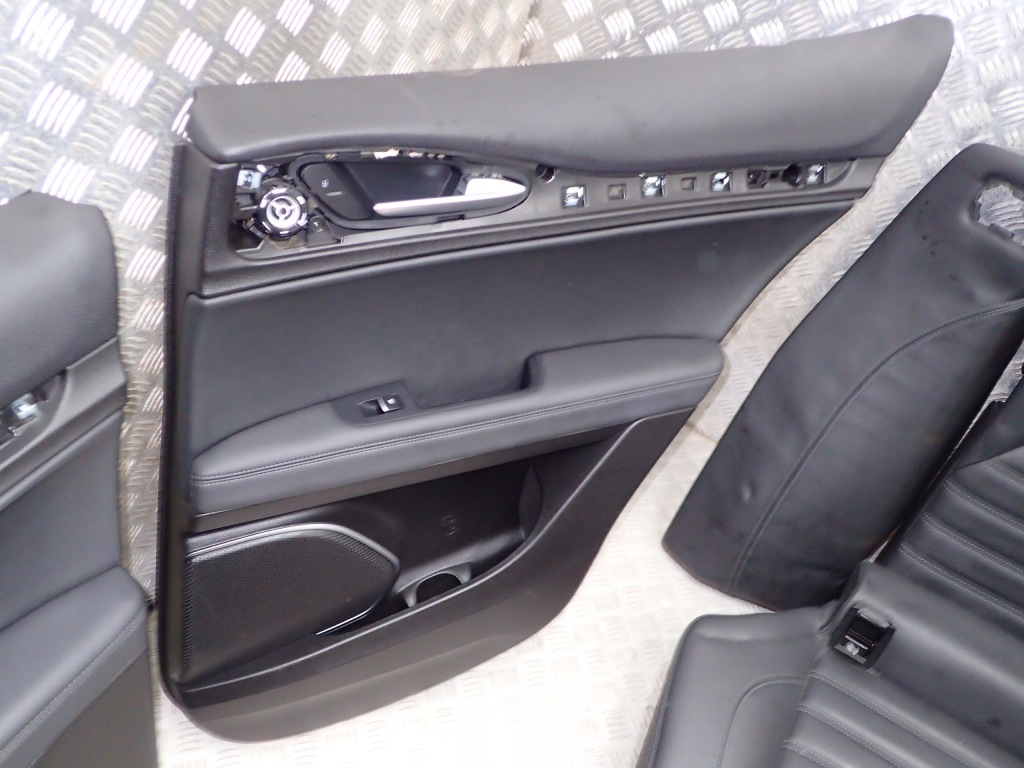 фото №7, Alfa romeo stelvio сидіння оббивка заднє сидіння обшивки шкіра підігрів тунель n9