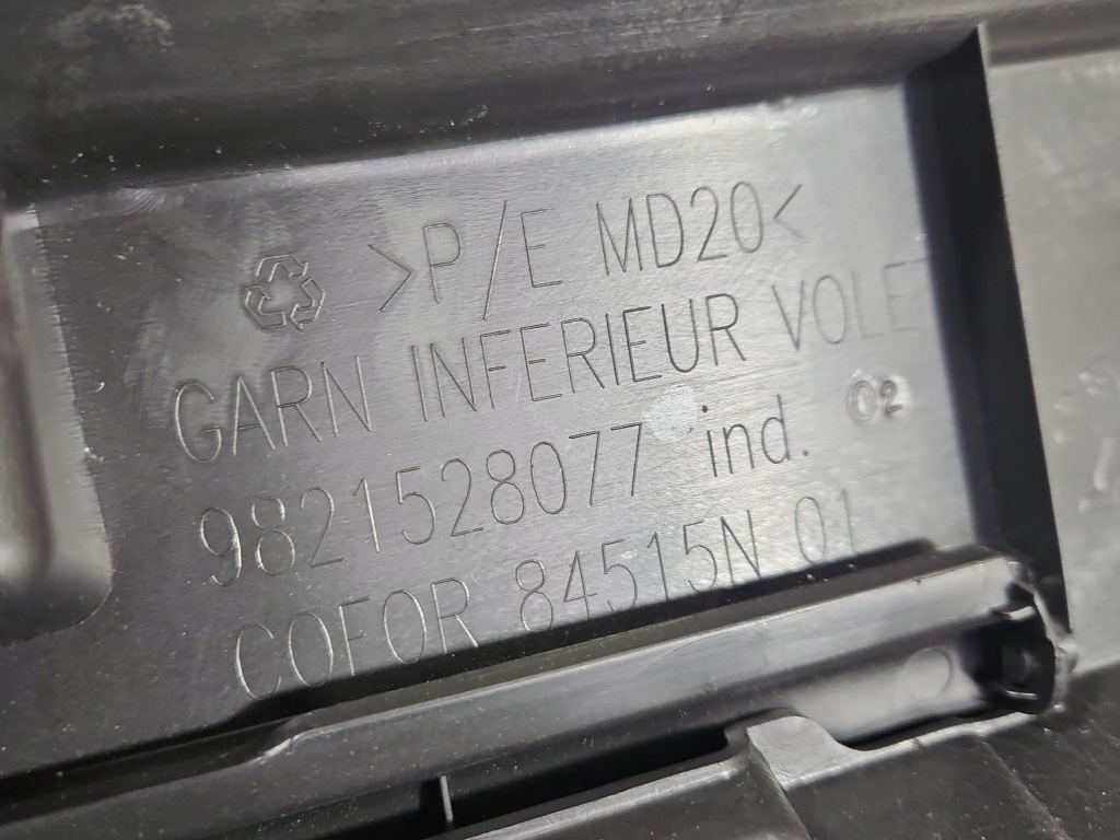 Обивка крышки задний  обшивка багажника задний peugeot 508 2 18- 9821528077 с Разборки