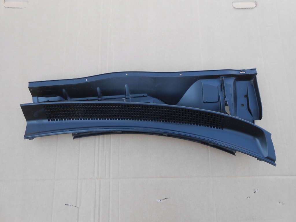 фото №1, Toyota avensis t29 15 - жабо правое