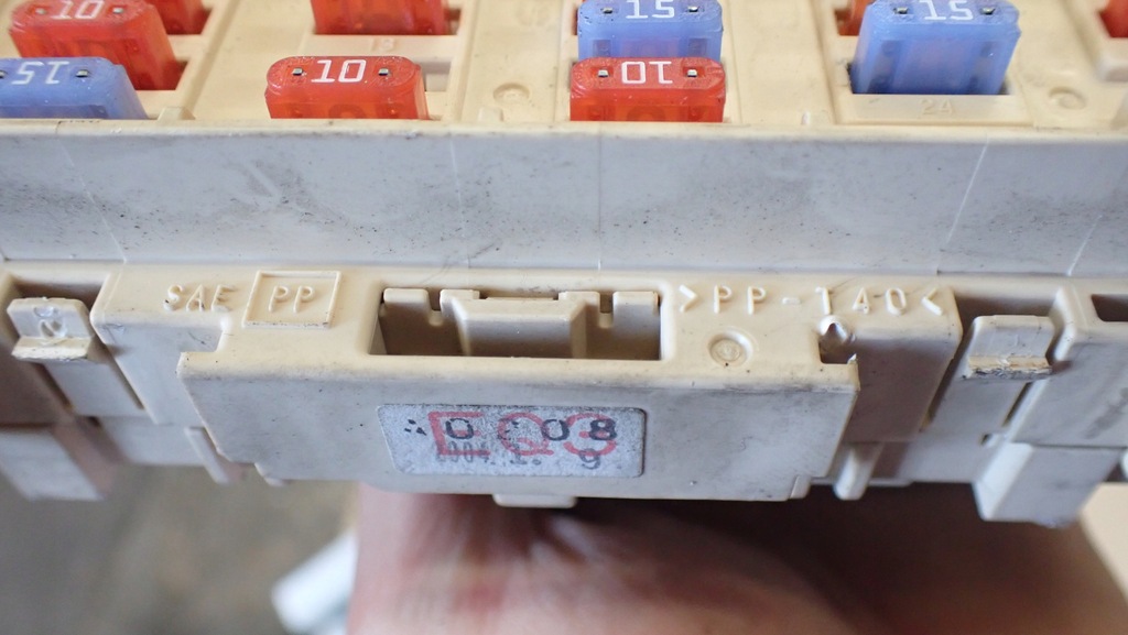 фото №10, X-trail t30 коробка предохранителей 2.2 dci