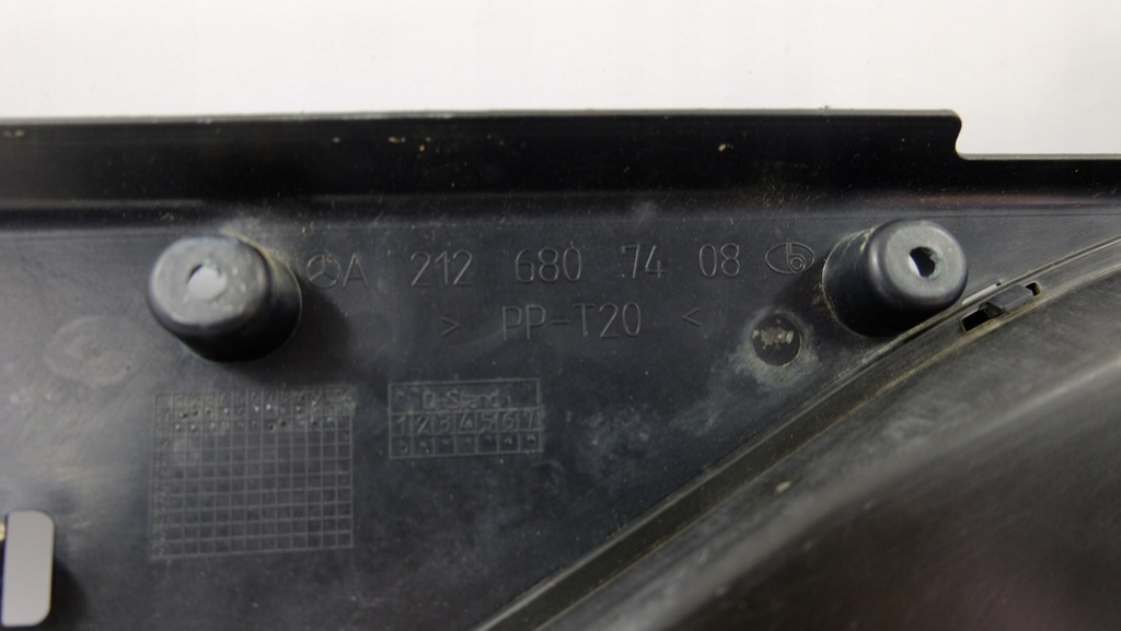 фото №8, Mercedes w212 защита консоли нижняя правая a2126807408