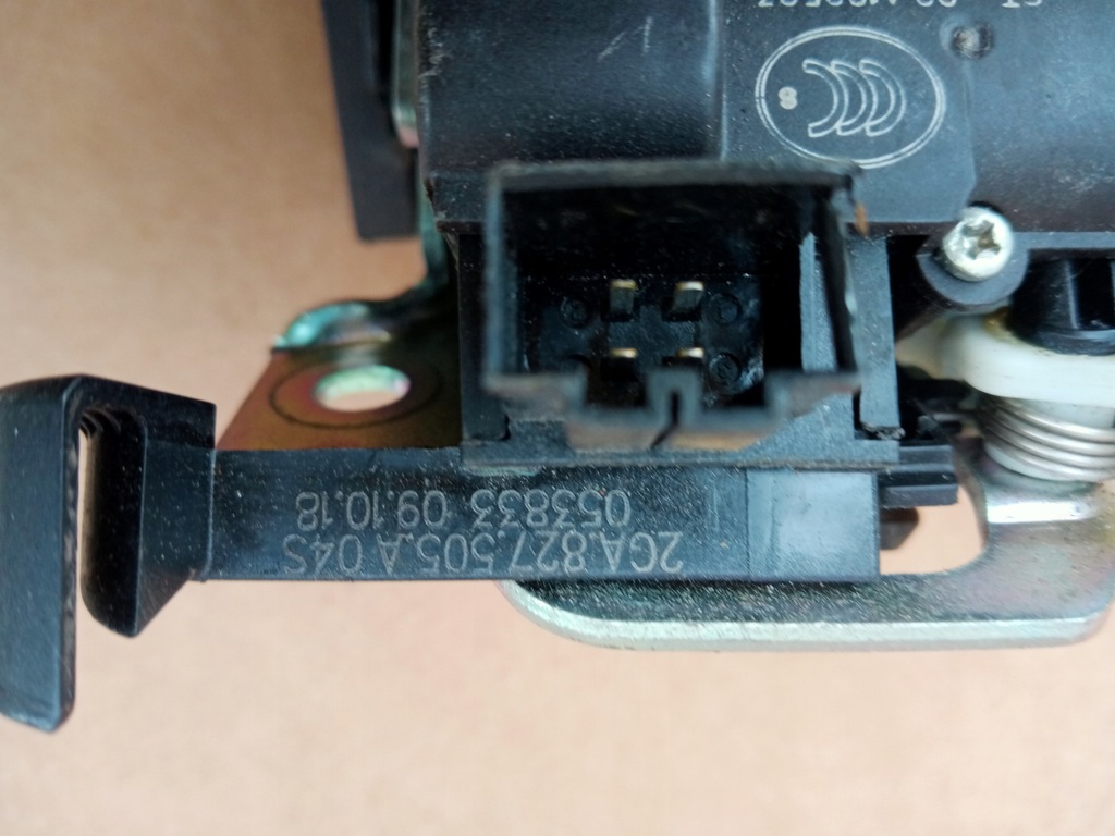 фото №3, Vw t-roc замок крышки багажника