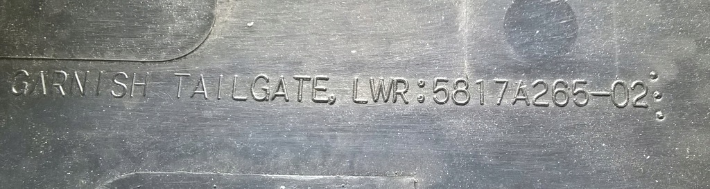 фото №12, Outlander iii lift 2014- накладка крышки задняя оригинал