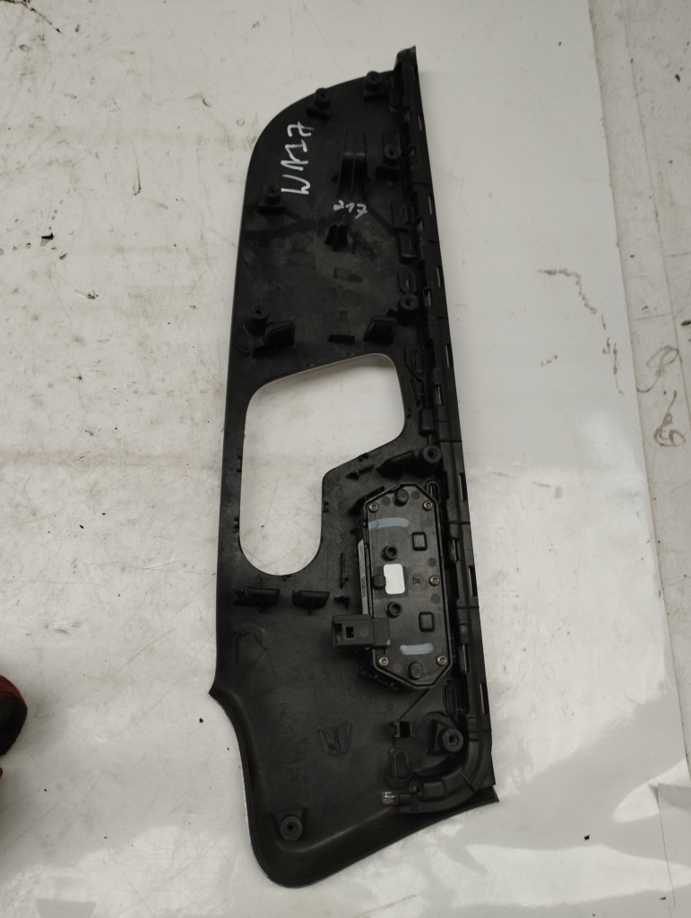 Mercedes w177 amg a35 молдинг дверь правый перед a1779056800 Недорого