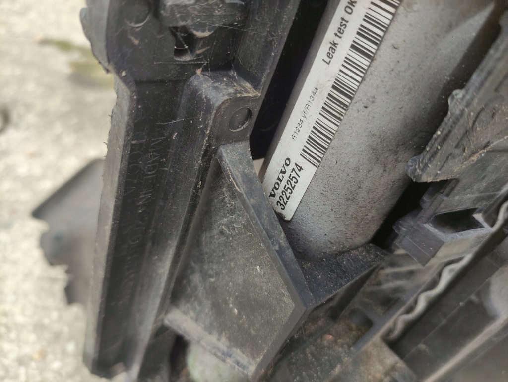 Volvo v60 2 2.0 d3 радиатор жалюзи радиатор вентилятор 2018- Оригинал