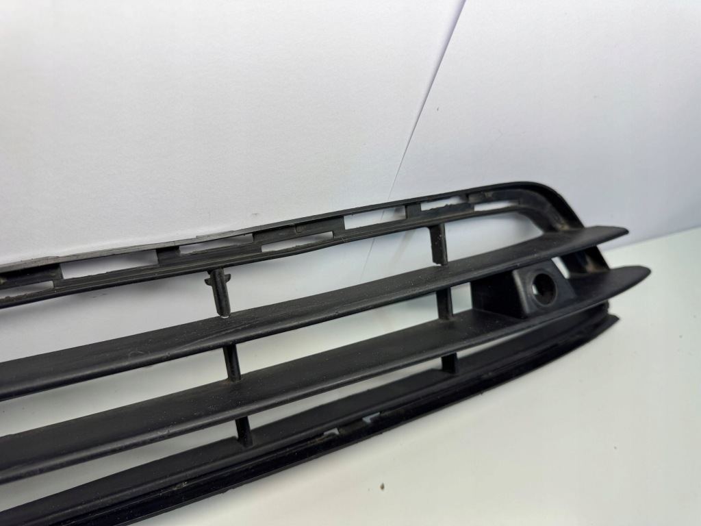 Volvo v60 s60 рестайлинг  решётка бампера средняя Недорого