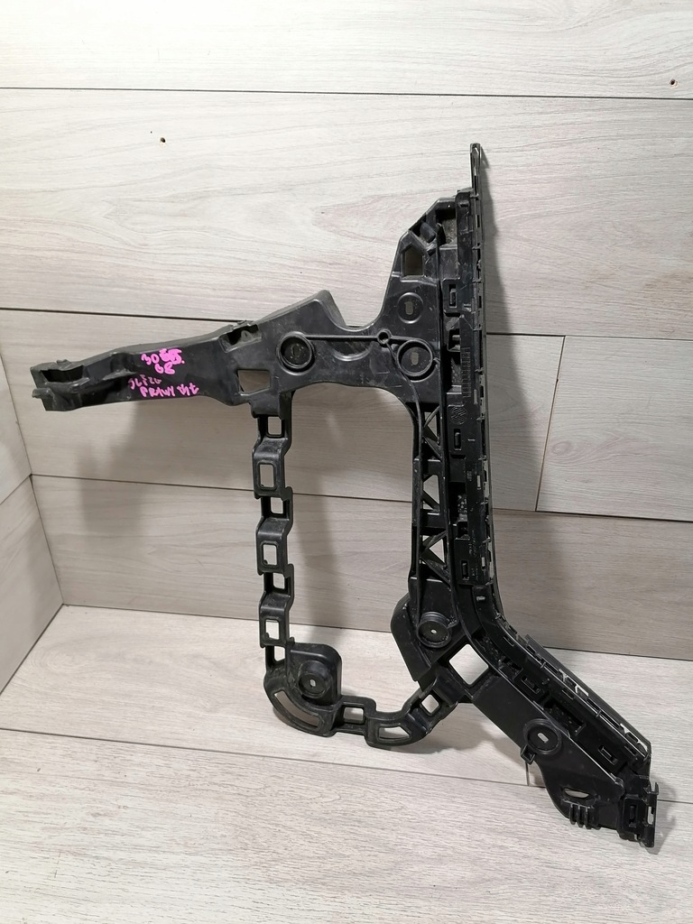 фото №1, Passat b8 напрямна бампер правий задня 3g9807356a