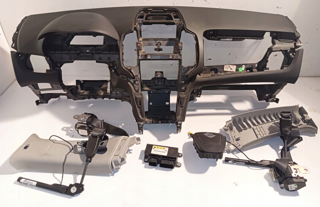 фото №1, Консоль приборная панель opel zafira c