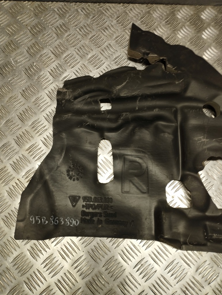 фото №5, Porsche macan шумоизоляция подкрылок правое 95b863890