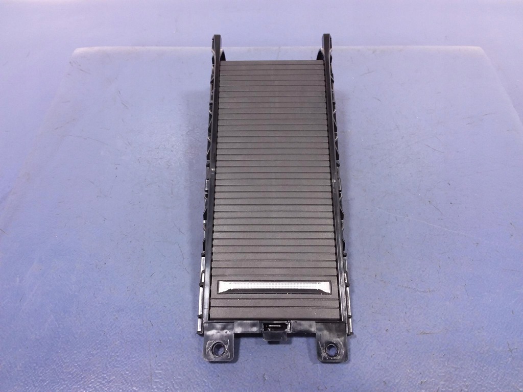 фото №1, Skoda octavia iv шторка бардачка тунель