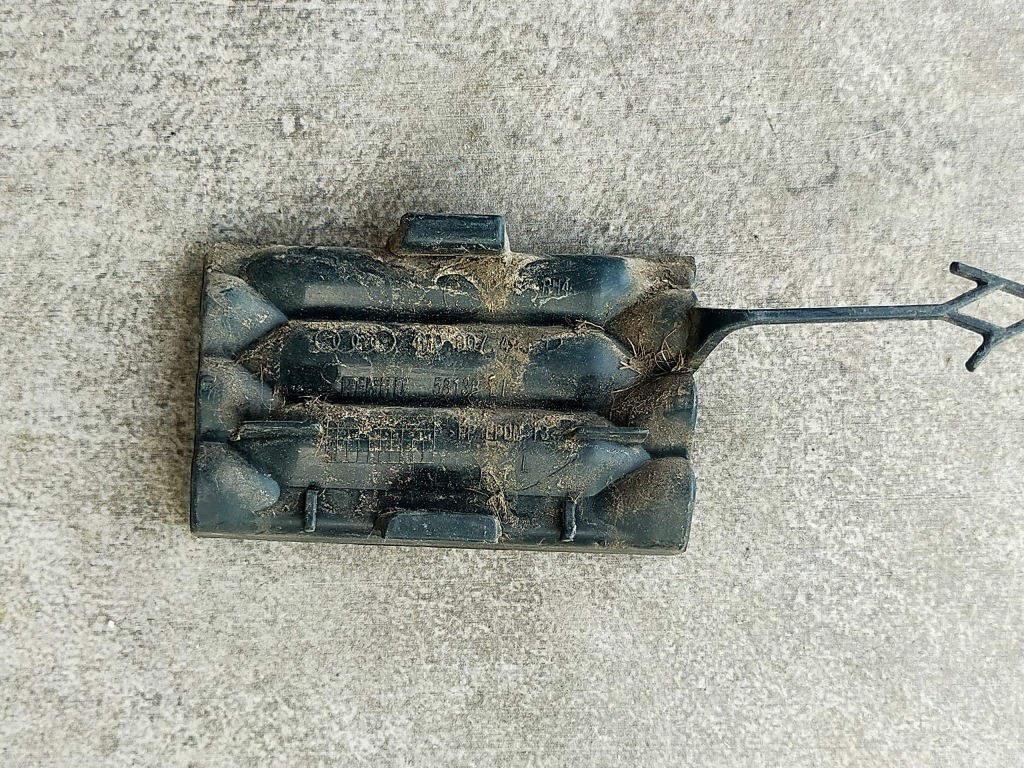 Купить Заглушка фаркоп бампера задний  audi q7 s-line 4m0807441d