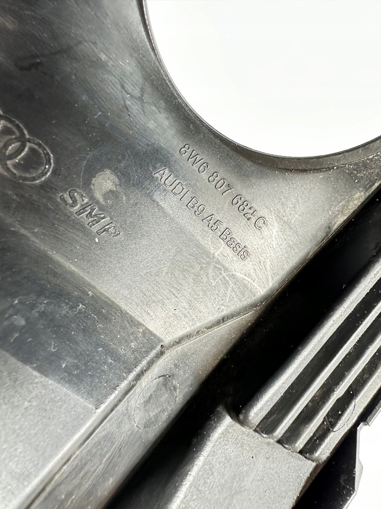 A5 8w6 решітка бампера права 8w6807682c Зі Шроту