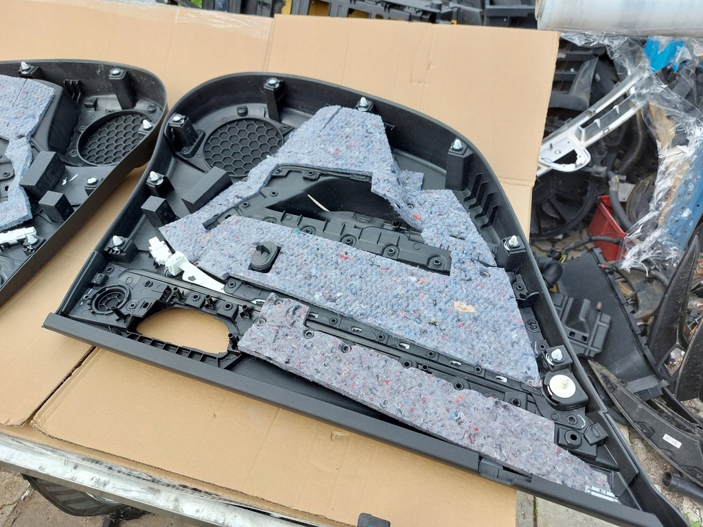 фото №7, Оббивка двері обшивка задня megane iv kombi