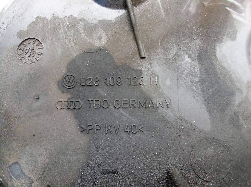 фото №8, Audi a4 s4 b5 8d 1997 028109123h корпус распределительного вала перед