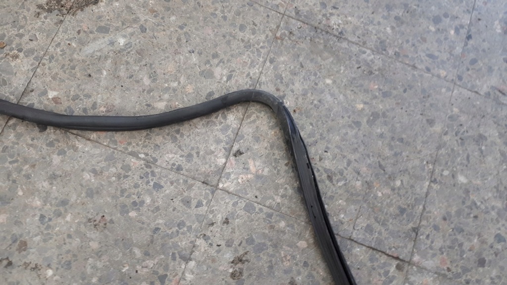 фото №13, Прокладка скло правий задня kia carnival 02