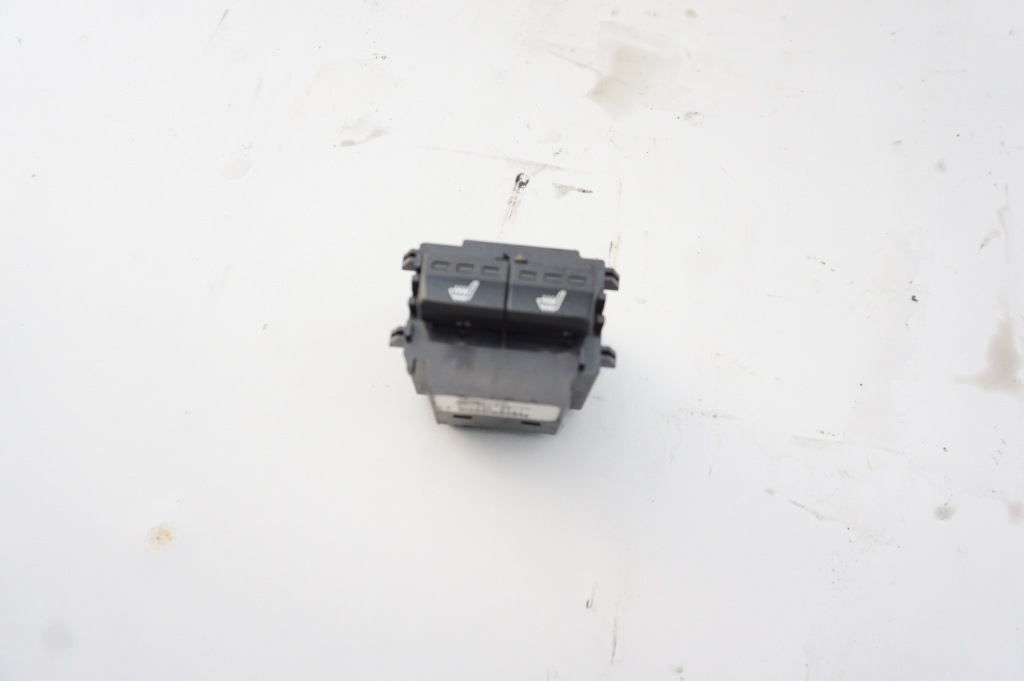 фото №1, Перемикач підігрів сидінь 30659480 volvo v40 ii