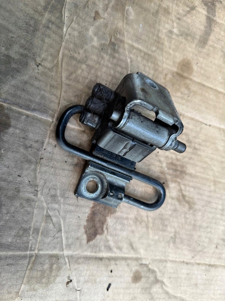 фото №1, Audi a4 b7 петля дверь 8e0831412b