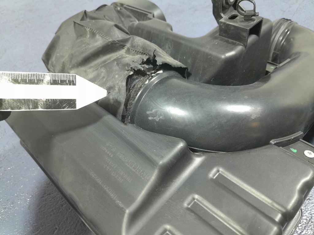 фото №5, Hyundai i30 ii lift 1.6 crdi 110 km резонатор воздухозаборник воздуха 28191-3x900