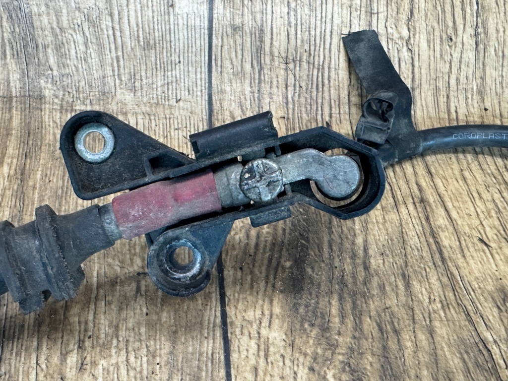 Audi a6 c6 шланг клема плюсова акумулятор стартер 2.7 3.0 tdi в Україні