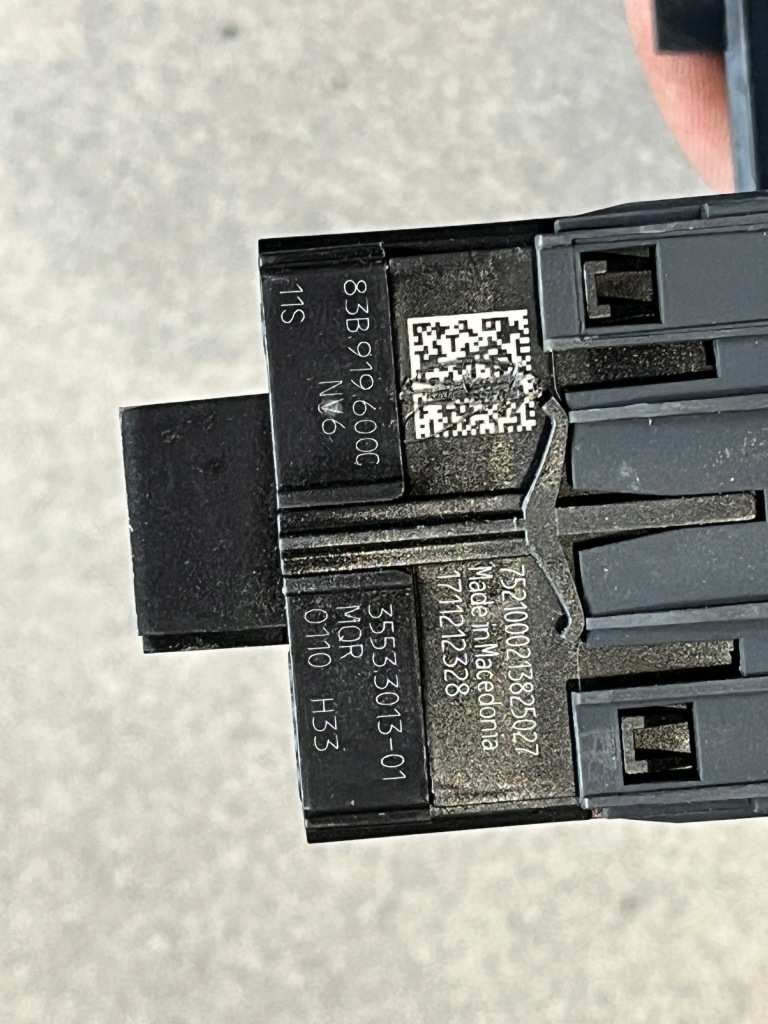 фото №4, 414 audi q3 83a панель кнопка радио рамка защита 83b919600c