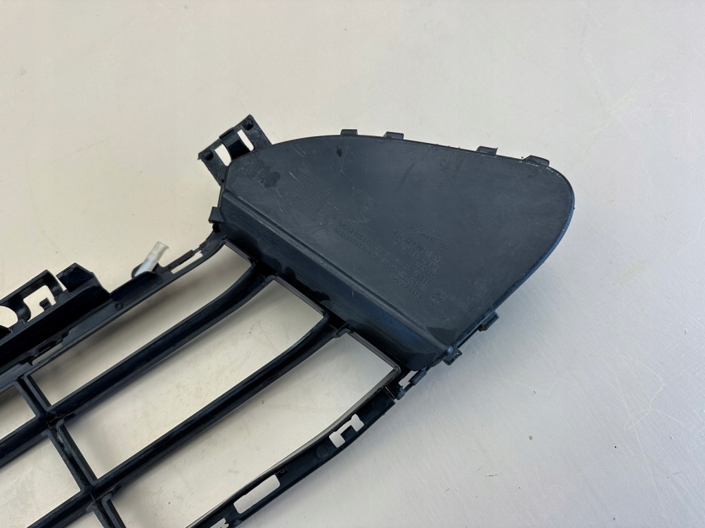 Bmw x1 f48 15-22r решётка средняя бампера перед передняя в Украине