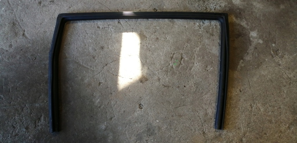 фото №1, Kia carnival ii 06-14 прокладка стекло дверь pt