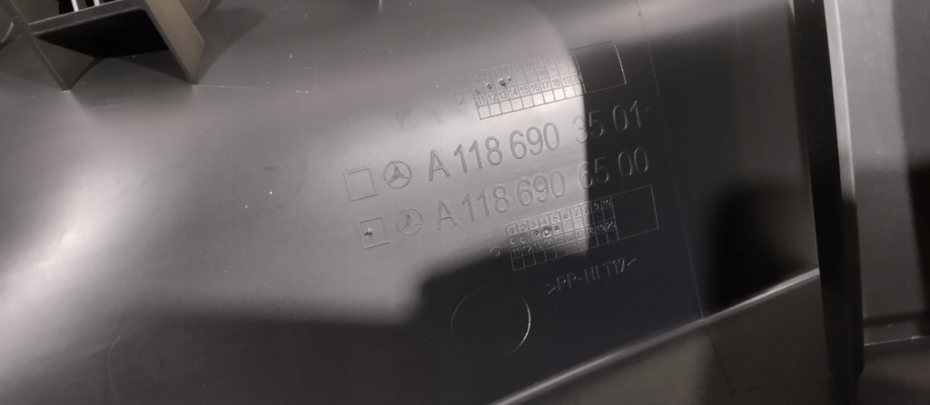 Захист обшивка молдинг ліва mercedes cla w118 shooting brake a1186903501 в Україні